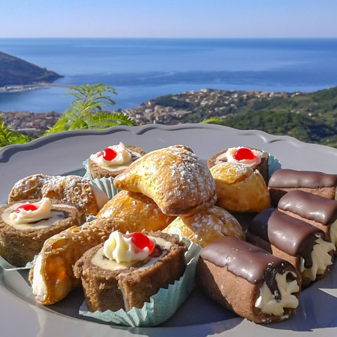 Colazione in gazebo con vista sul mare